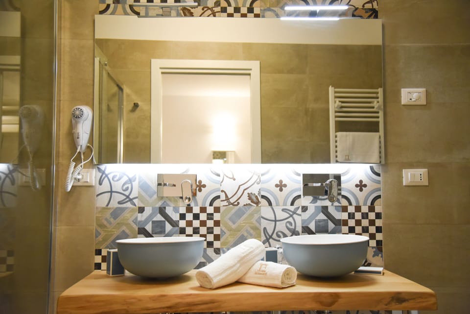 Standard Quadruple Room | Bathroom | Shower, rainfall showerhead, hair dryer, slippers