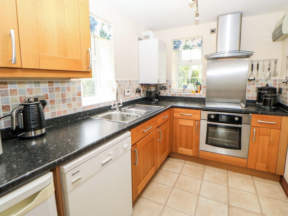 Cottage | Private kitchen | Fridge, dishwasher, highchair, cookware/dishes/utensils