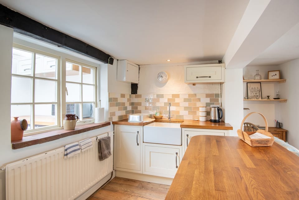 Cottage | Private kitchen | Microwave, stovetop, dishwasher, highchair
