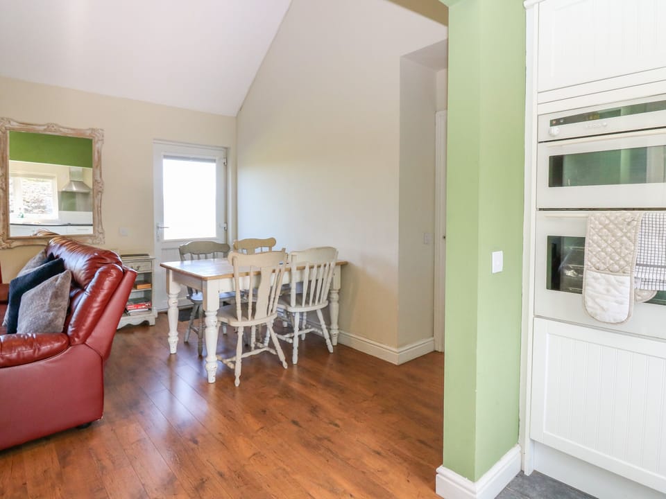Cottage | Dining