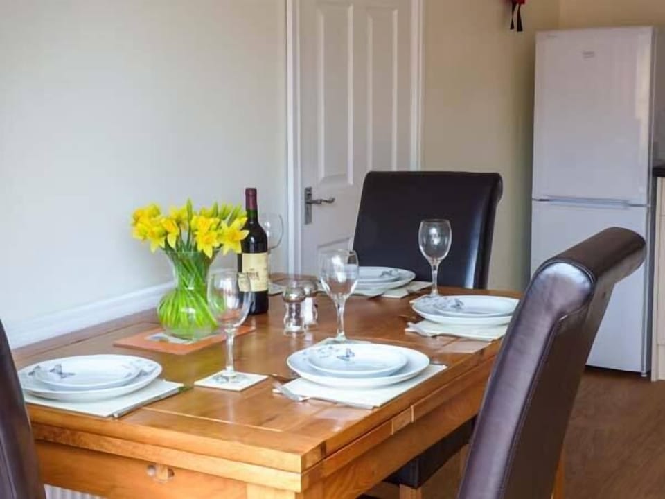 Cottage | Private kitchen | Fridge, microwave, stovetop, dishwasher