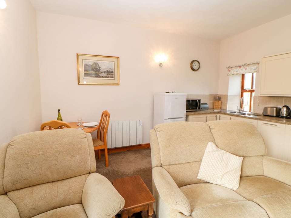 Cottage | Living room | Fireplace, DVD player