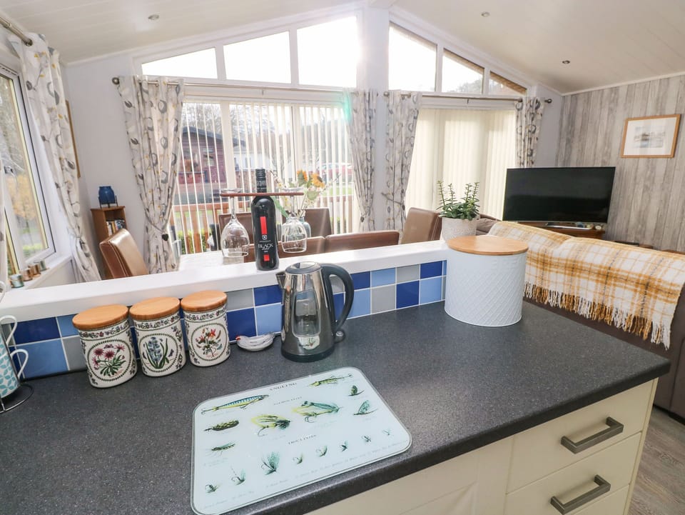 Cottage | Private kitchen | Microwave, stovetop, dishwasher, highchair