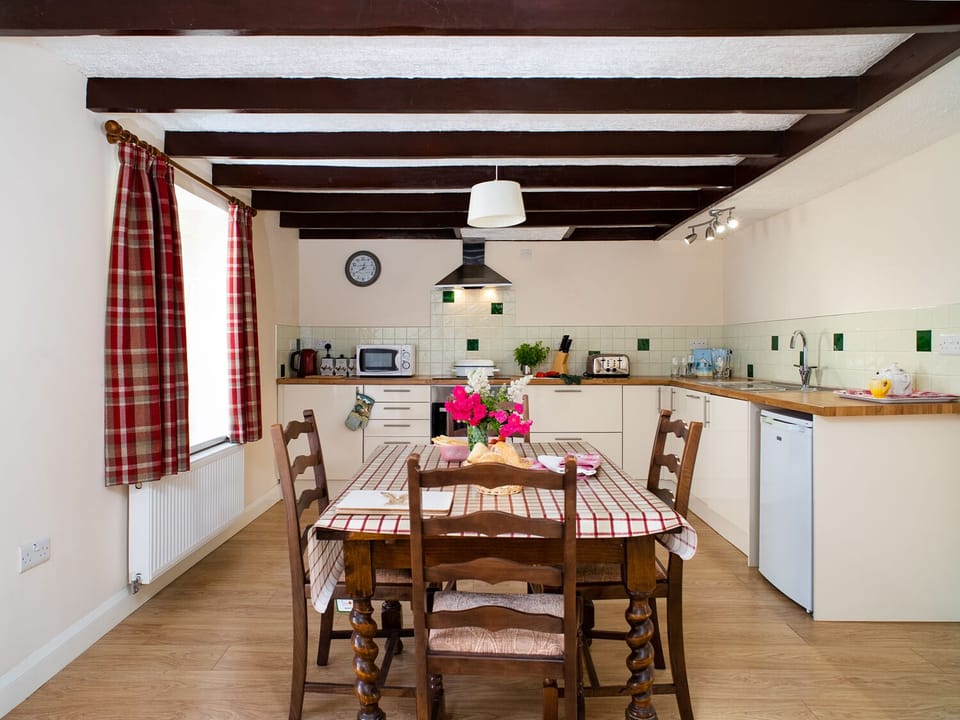 Cottage | Dining