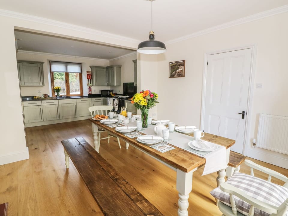 Cottage | Dining