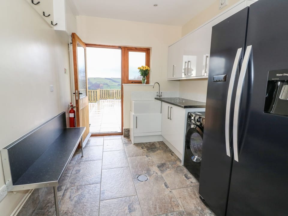 Cottage | Private kitchen | Fridge, microwave, stovetop, dishwasher