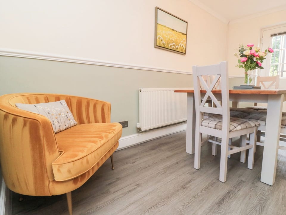 Cottage | Dining