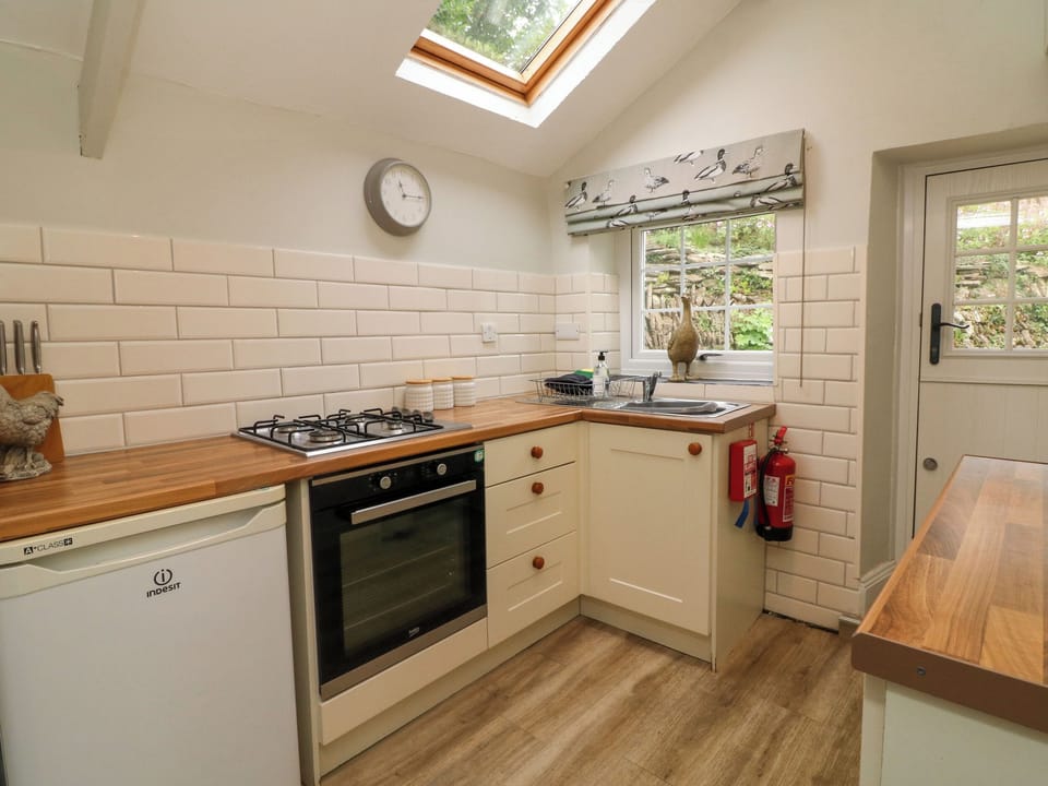 Cottage | Private kitchen | Fridge, microwave, stovetop, highchair