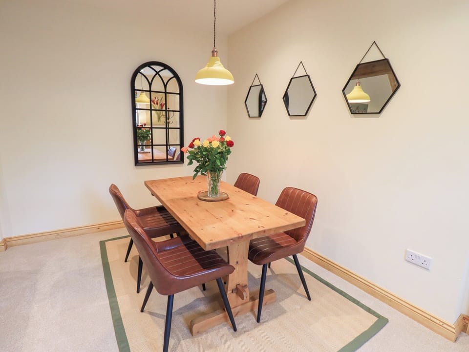 Cottage | Dining
