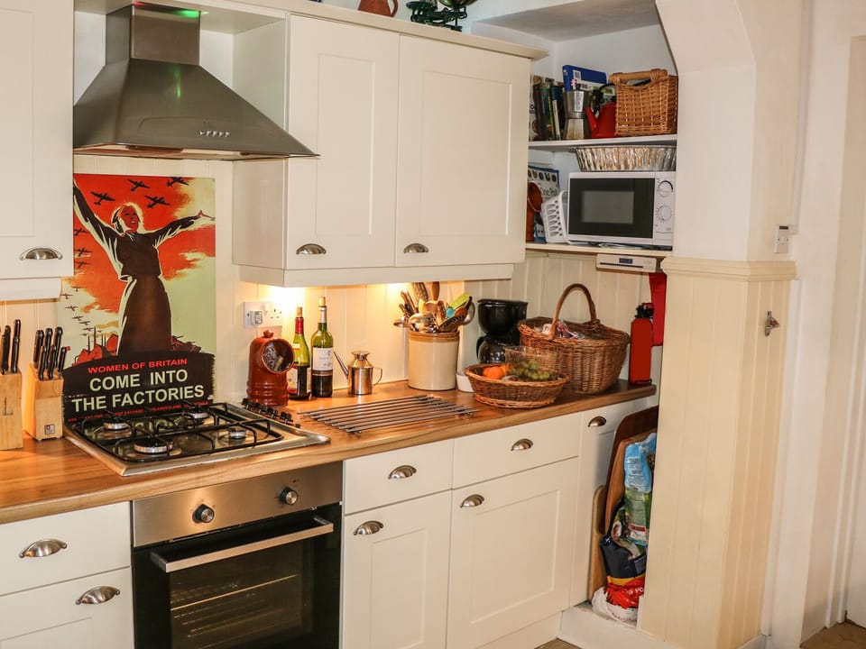 Cottage | Private kitchen | Fridge, dishwasher, cookware/dishes/utensils