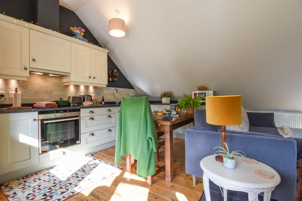 Cottage | Private kitchen | Fridge, microwave, stovetop, dishwasher