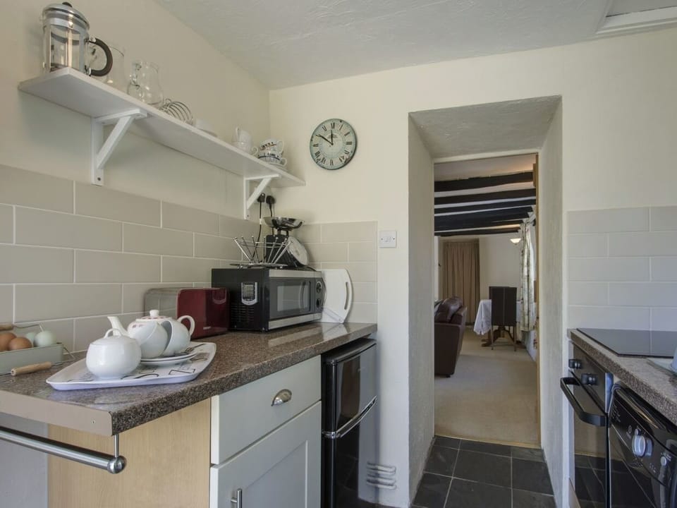 Cottage | Private kitchen | Microwave, stovetop, dishwasher, highchair