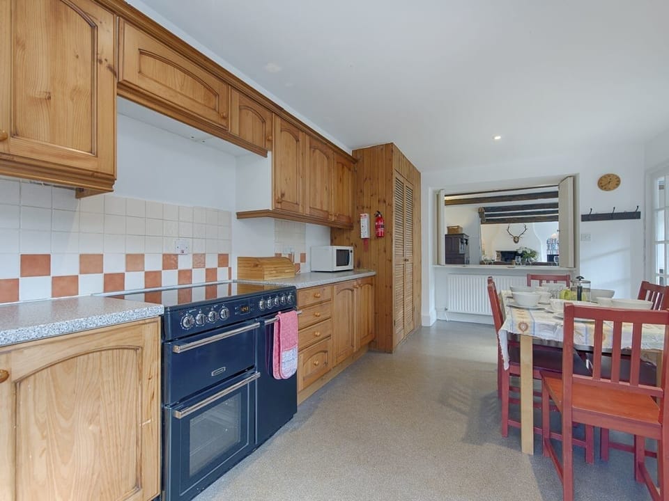 Cottage | Private kitchen | Microwave, stovetop, dishwasher, highchair