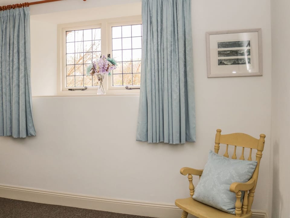 Cottage | Living area | TV