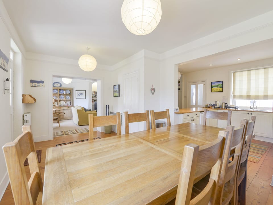 Cottage | Dining