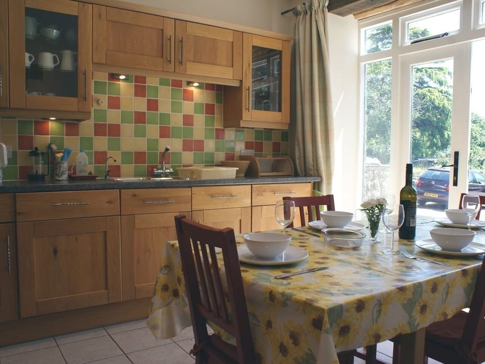 Cottage | Private kitchen | Microwave, stovetop, dishwasher, highchair