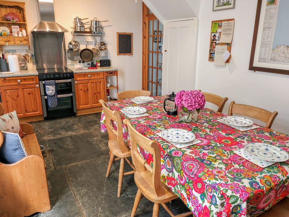 Cottage | Interior
