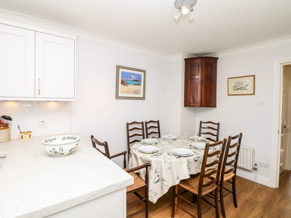 Cottage | Interior