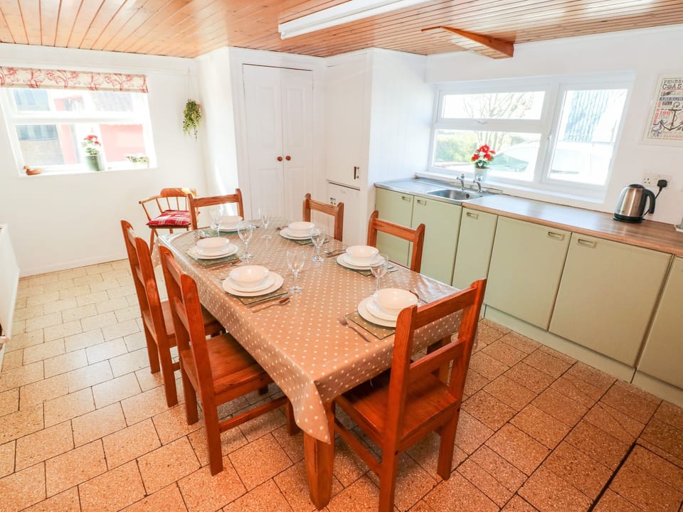 Cottage | Interior