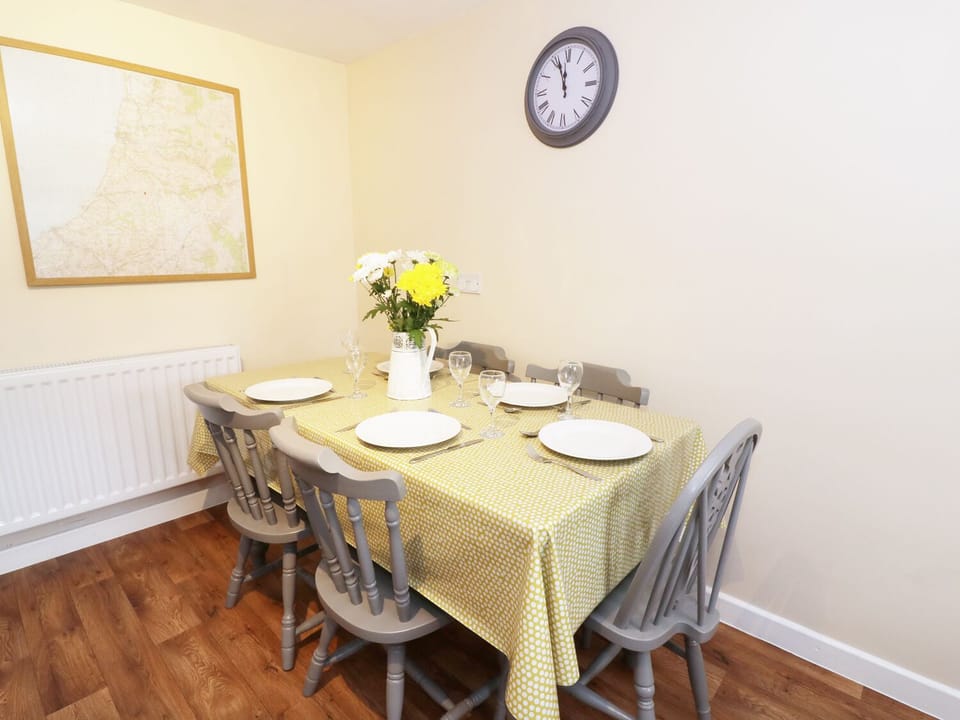 Cottage | Dining