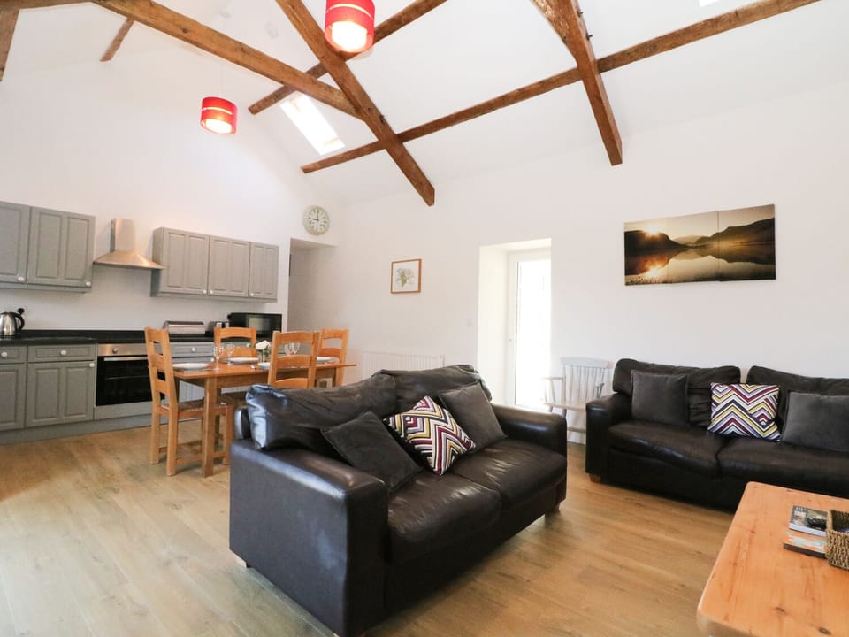 Cottage | Living area | TV