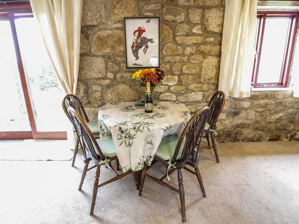 Cottage | Dining
