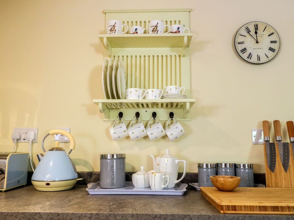 Cottage | Private kitchen | Fridge, microwave, stovetop, dishwasher