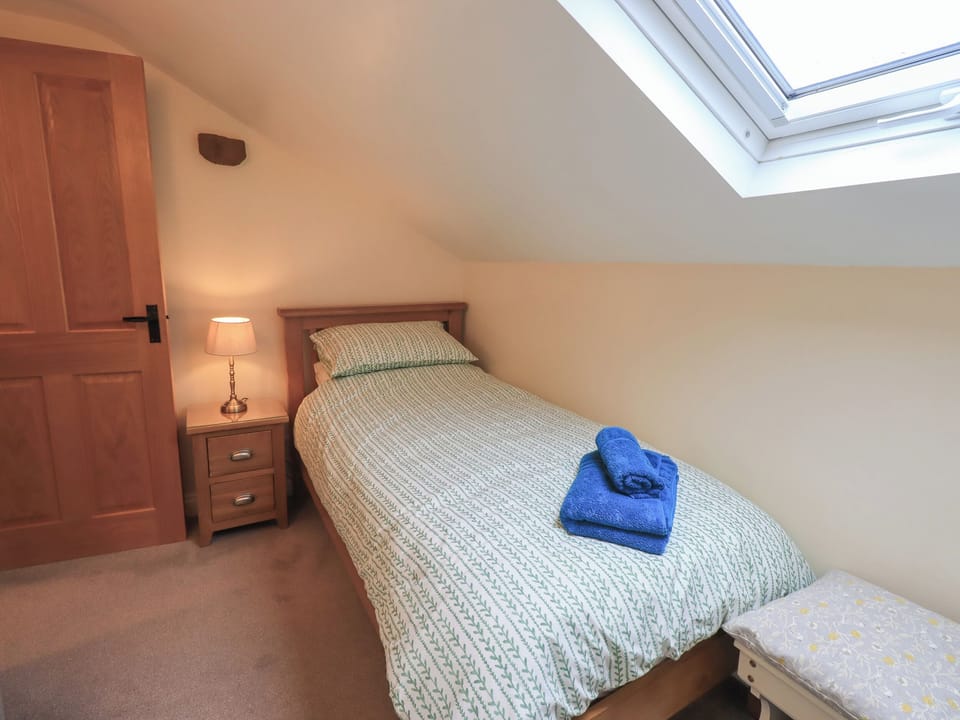 Cottage | 2 bedrooms, individually decorated, individually furnished, free WiFi