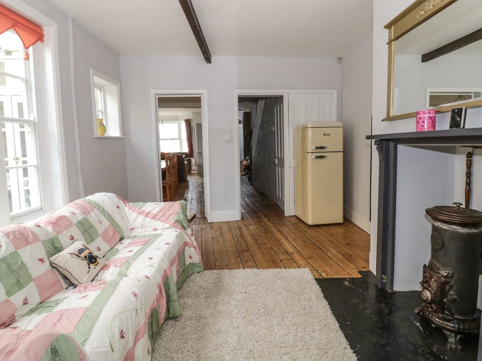 Cottage | Living area | Flat-screen TV, fireplace, DVD player