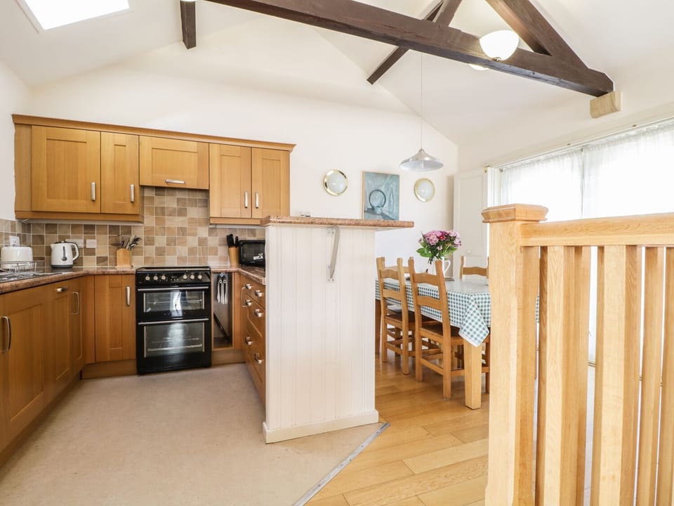 Cottage | Private kitchen | Microwave, stovetop, dishwasher, electric kettle