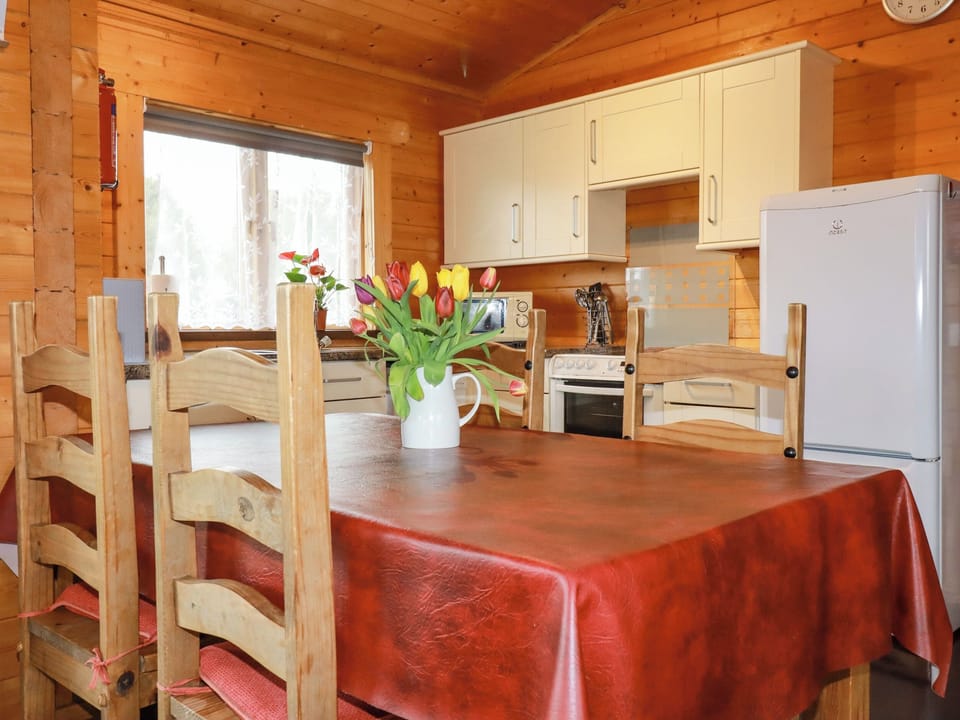 Cottage | Dining