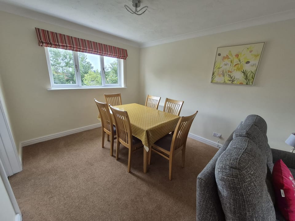 Cottage | Dining