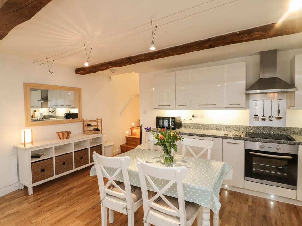 Cottage | Private kitchen | Fridge, microwave, stovetop, dishwasher