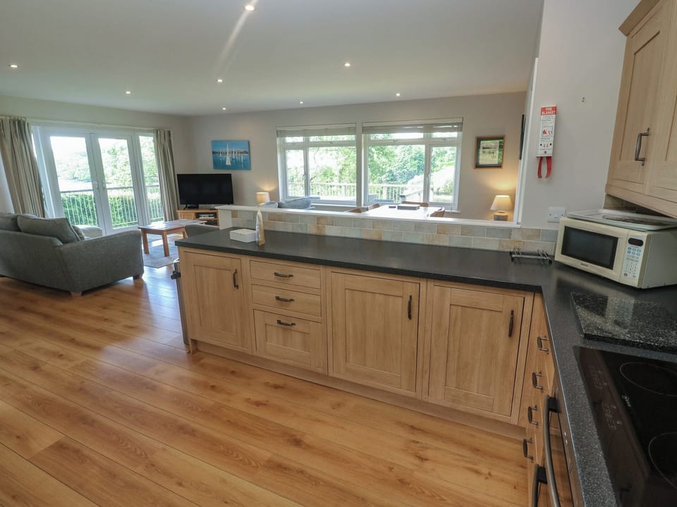 Cottage | Private kitchen | Dishwasher, cookware/dishes/utensils