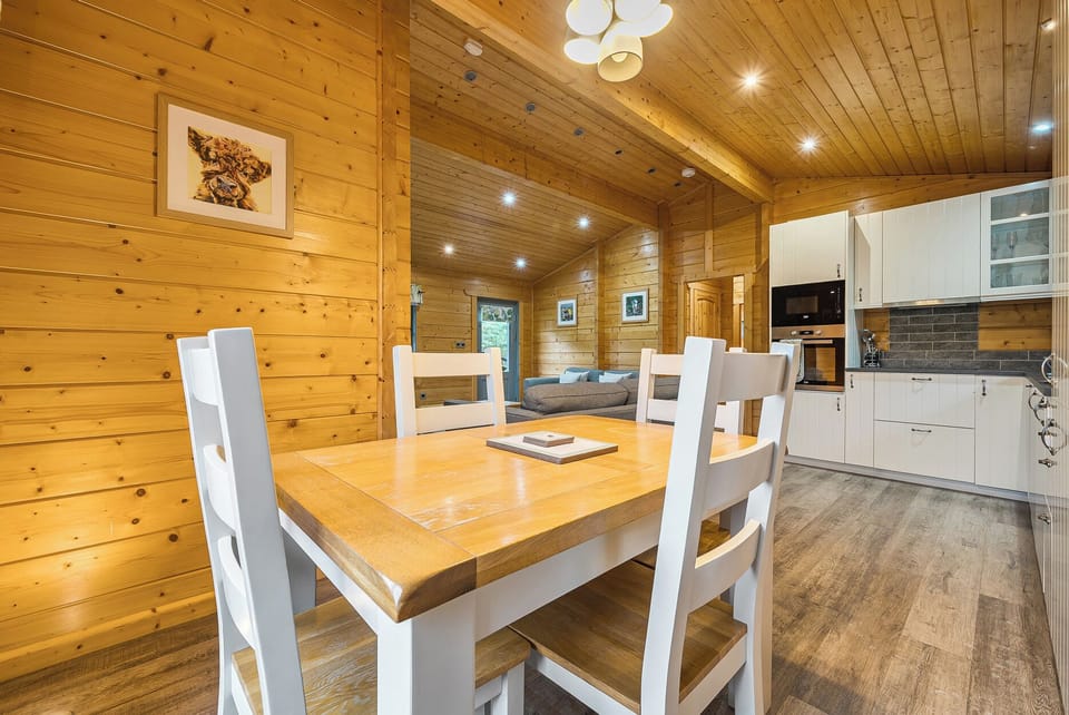 Cottage | Dining