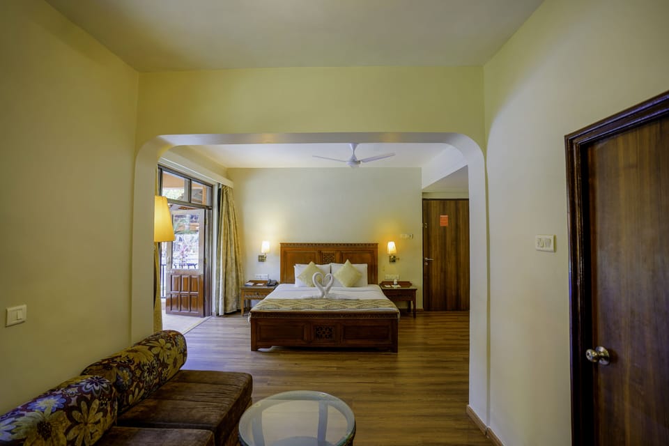 In-room safe, laptop workspace, blackout drapes, iron/ironing board