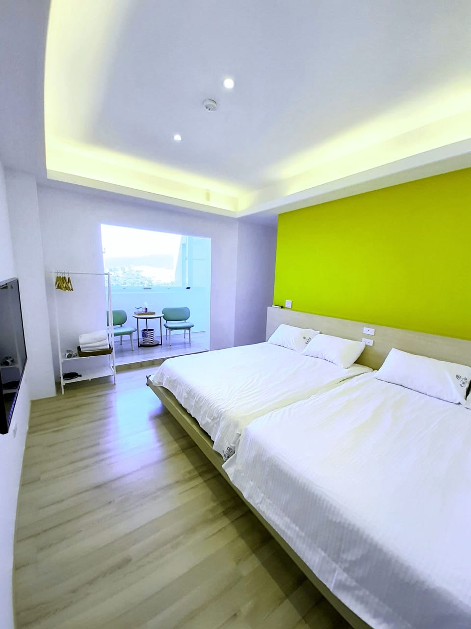 Family Quadruple Room, 1 Bedroom, Non Smoking, Mountain View | Rollaway beds, free WiFi, bed sheets