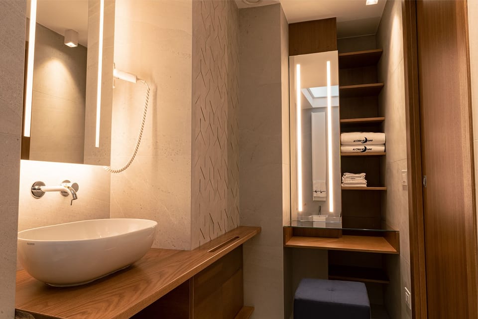 Deluxe Double with Bath | Bathroom | Shower, free toiletries, hair dryer, slippers