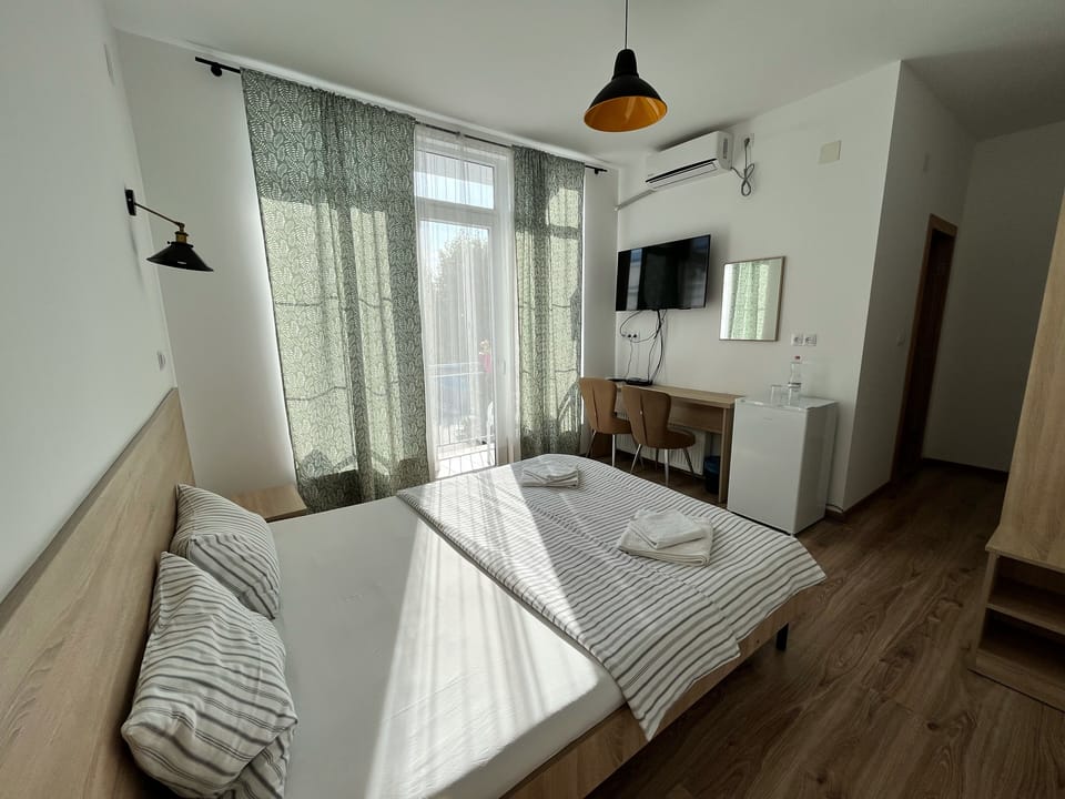 Free WiFi, bed sheets