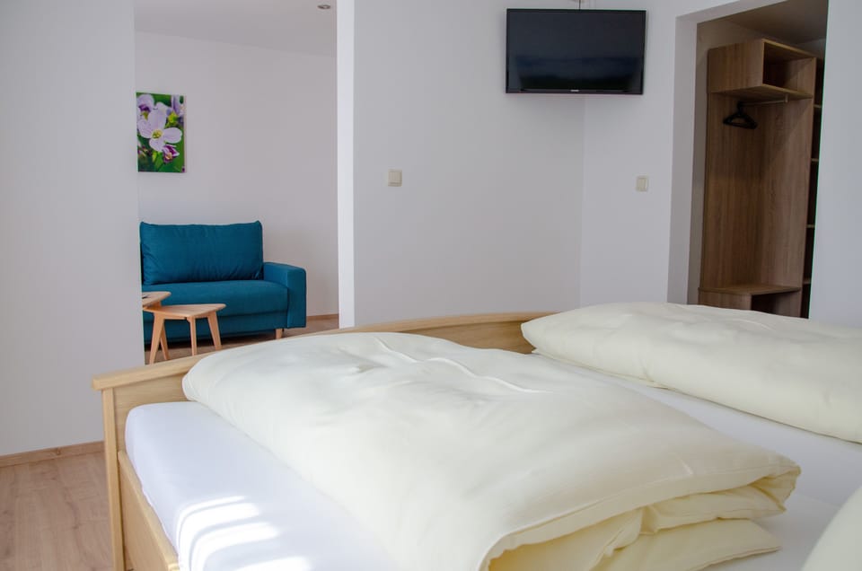Suite | Free WiFi, bed sheets