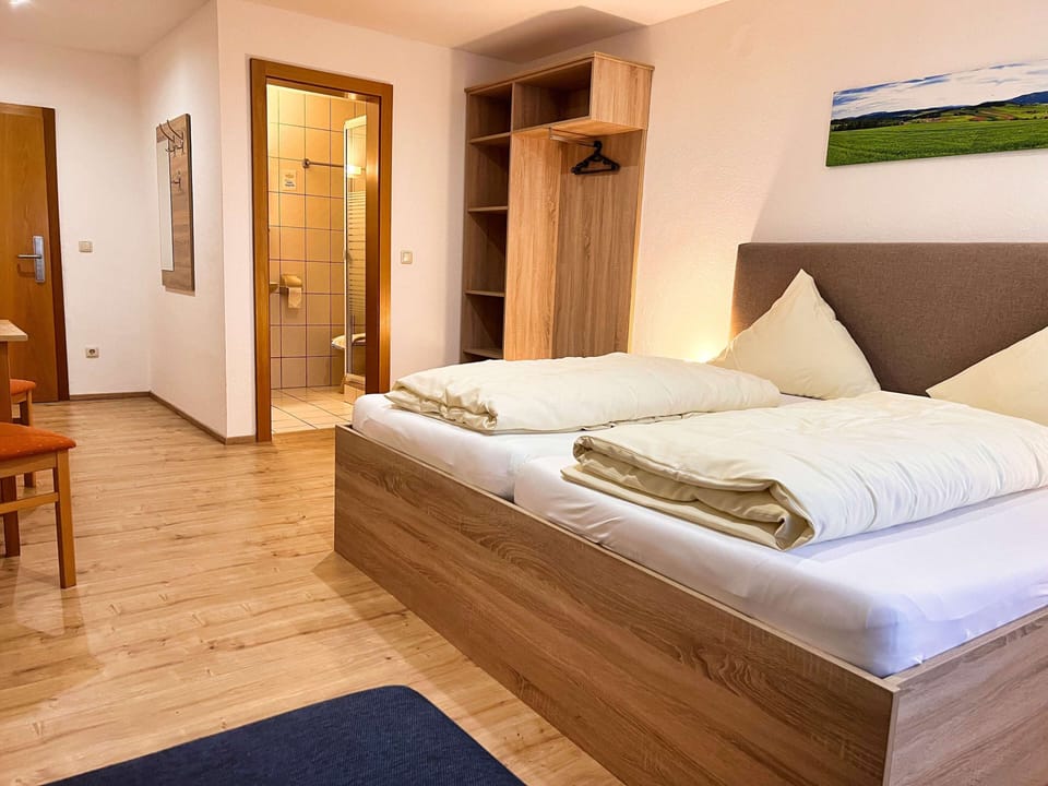 Comfort Double Room, 1 King Bed | Free WiFi, bed sheets