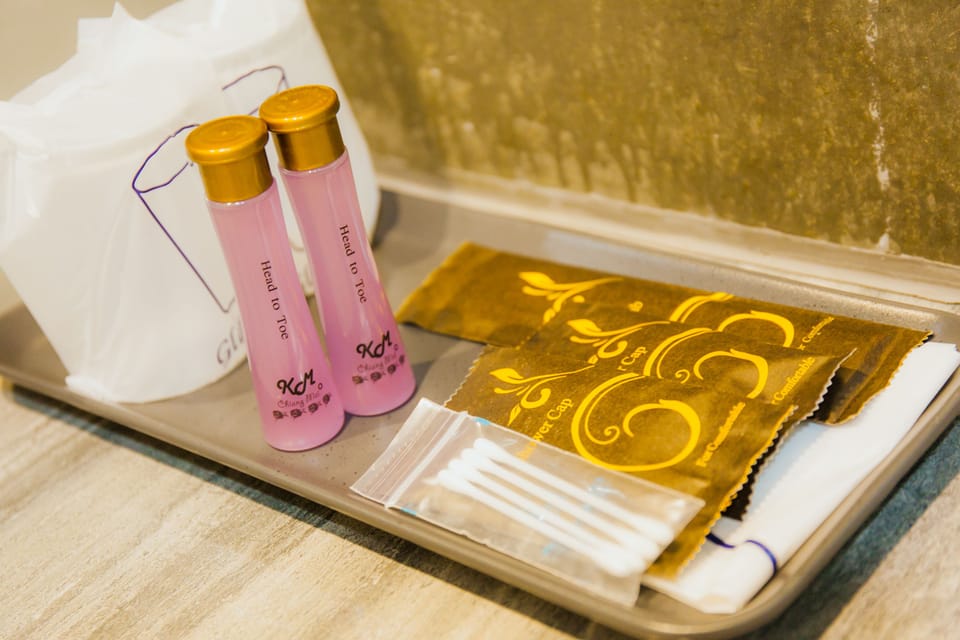 Shower, free toiletries, hair dryer