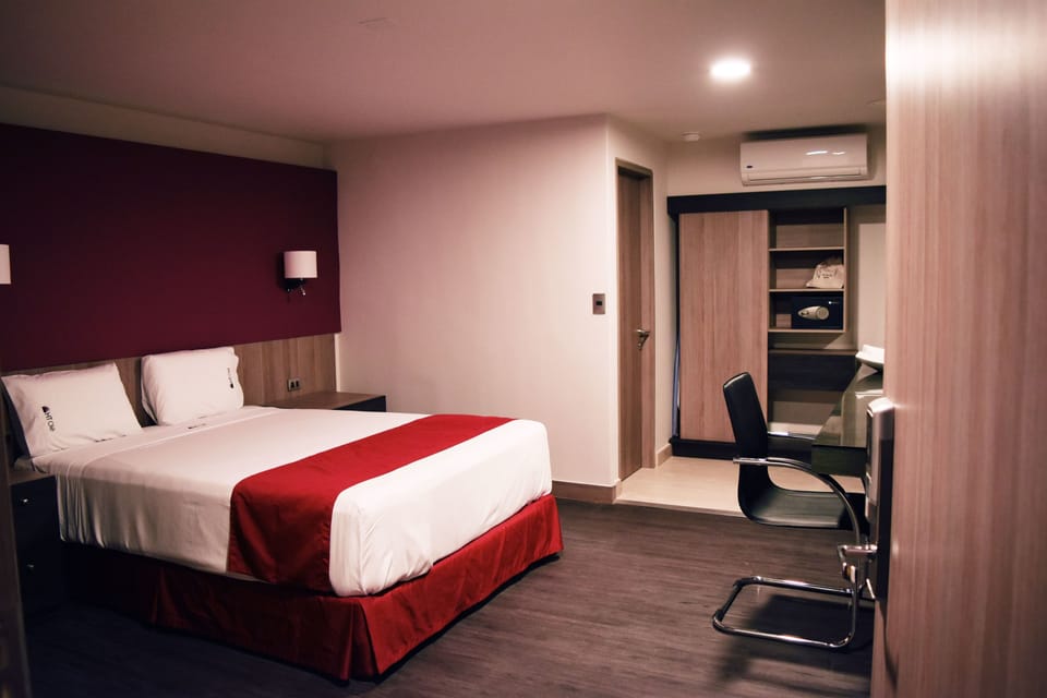 Habitacion Queen | In-room safe, desk, soundproofing, iron/ironing board