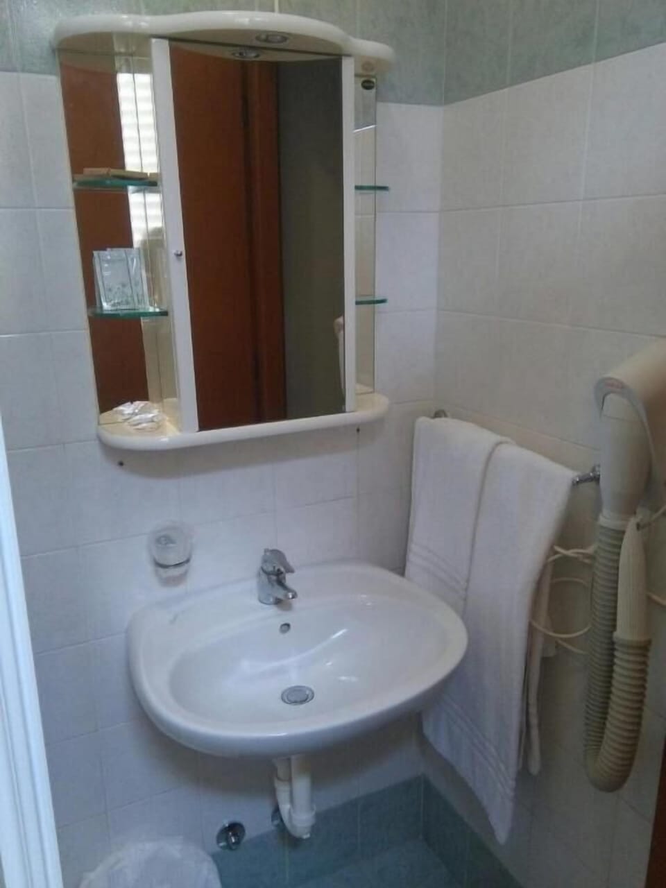 Shower, rainfall showerhead, hair dryer, towels