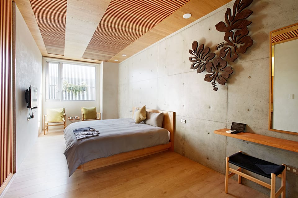 Deluxe Double Room, 1 Queen Bed, Bathtub | 1 bedroom, premium bedding, desk, blackout drapes