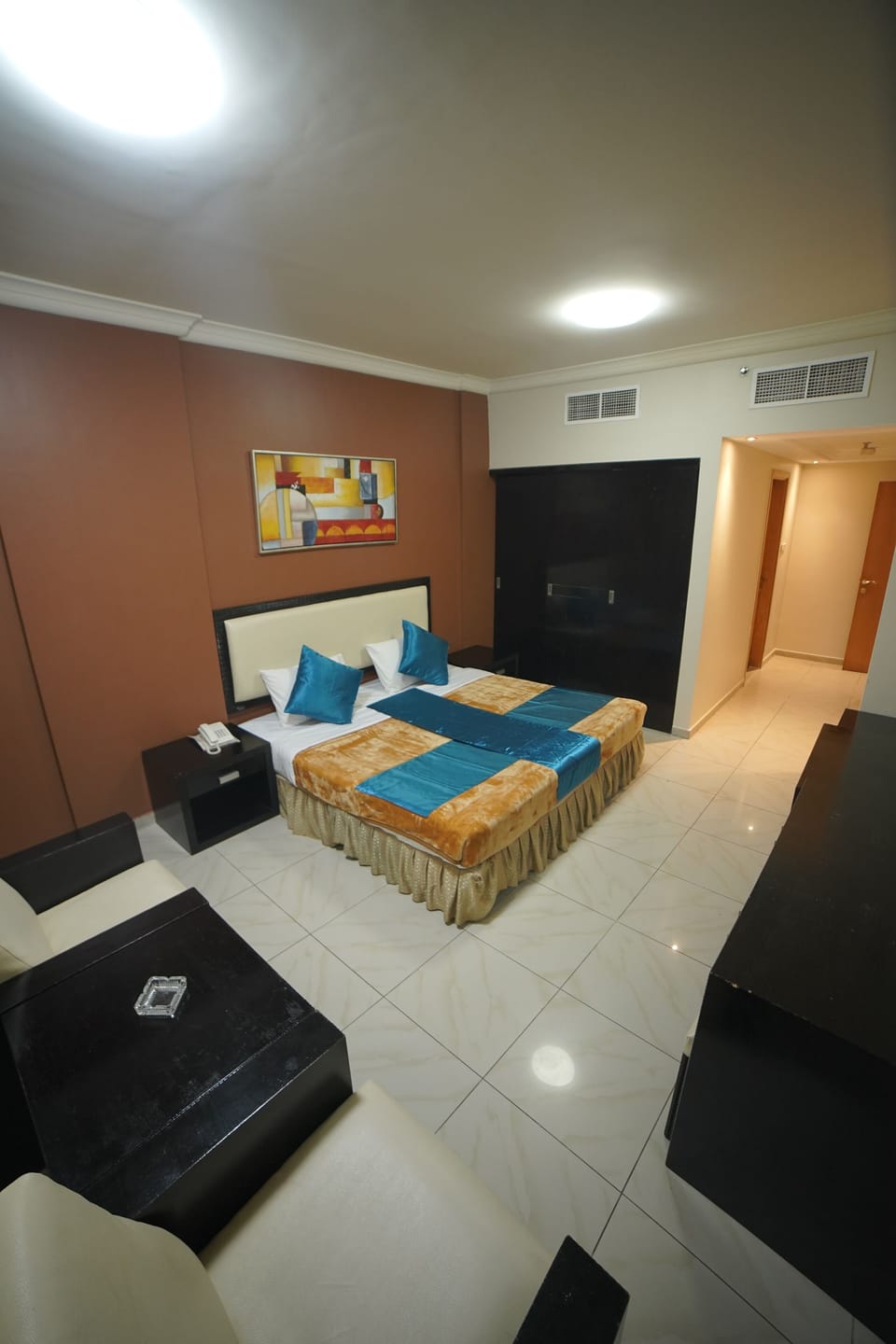 Family Suite | 1 bedroom, in-room safe, desk, blackout drapes