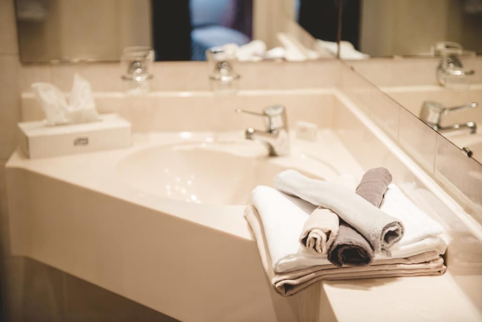 Shower, towels