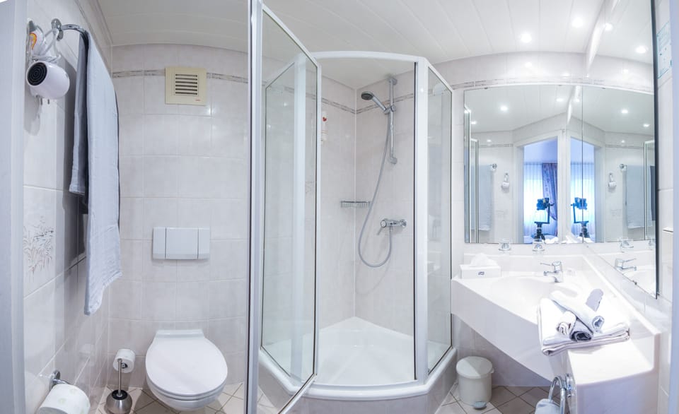 Shower, towels