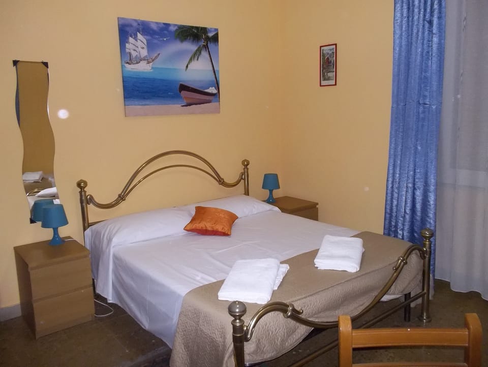 Deluxe Triple Room, 1 Bedroom, Private Bathroom | 1 bedroom, laptop workspace, free cribs/infant beds, free WiFi