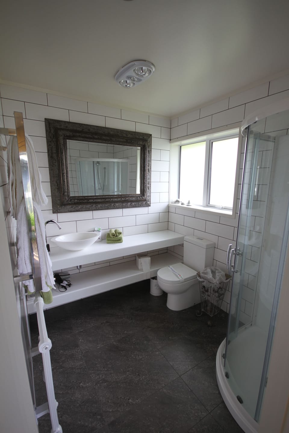 Quail | Bathroom | Shower, free toiletries, hair dryer, bathrobes